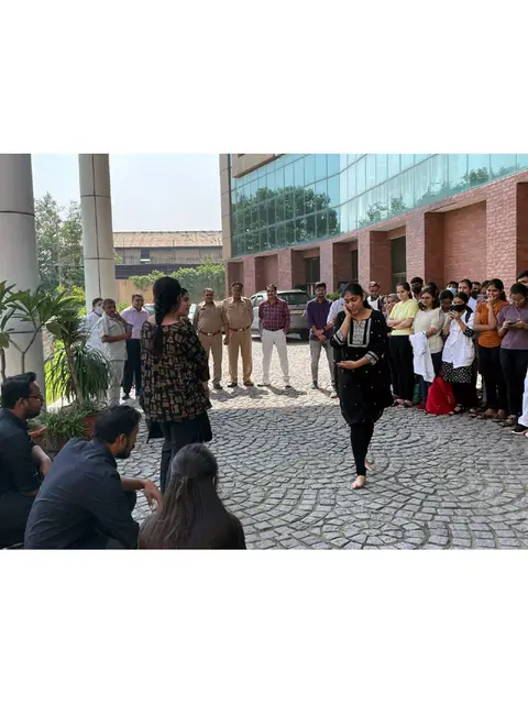 Anti-ragging skit by interns, photo 10