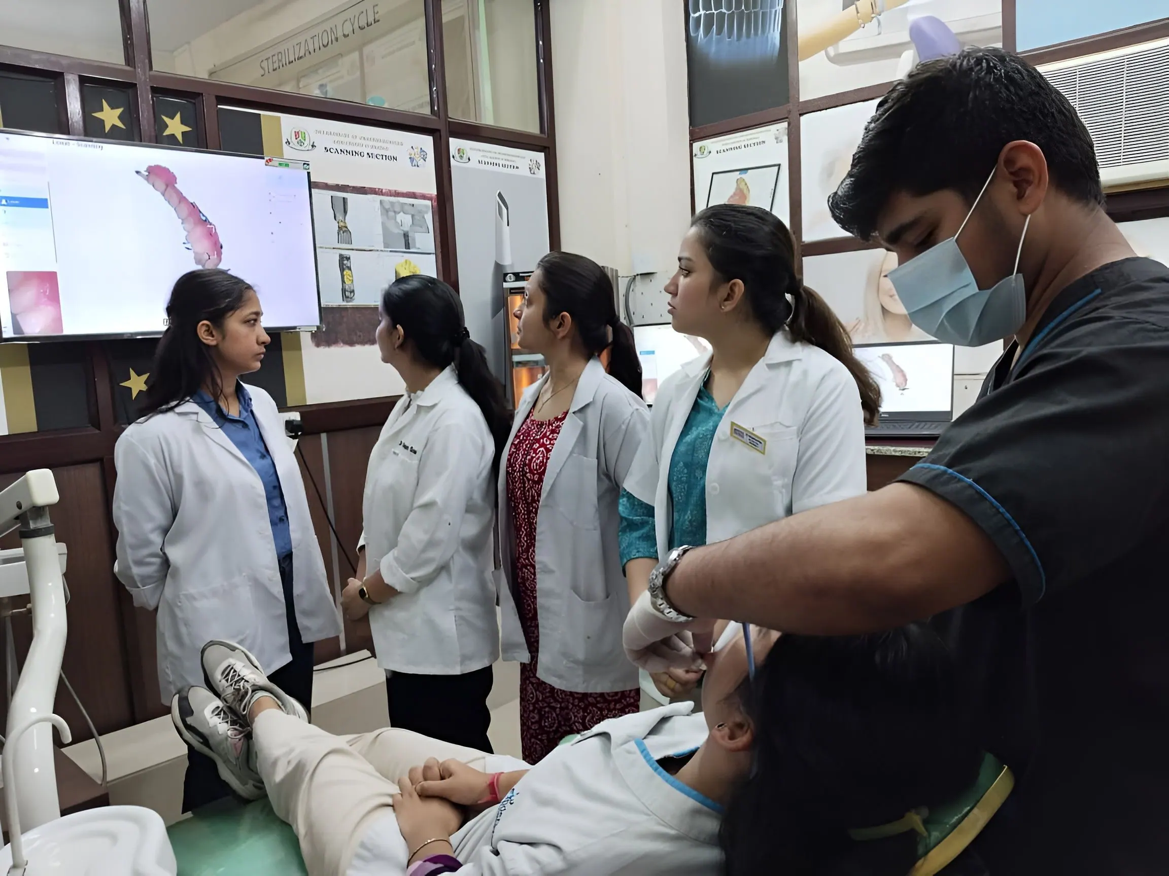 Postgraduate students watching an intraoral digital scan