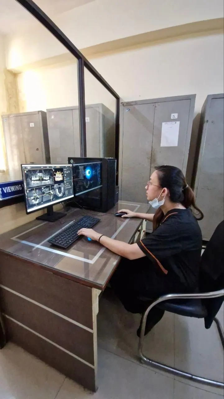 CBCT viewing room, Department of Periodontology, Inderprastha Dental College