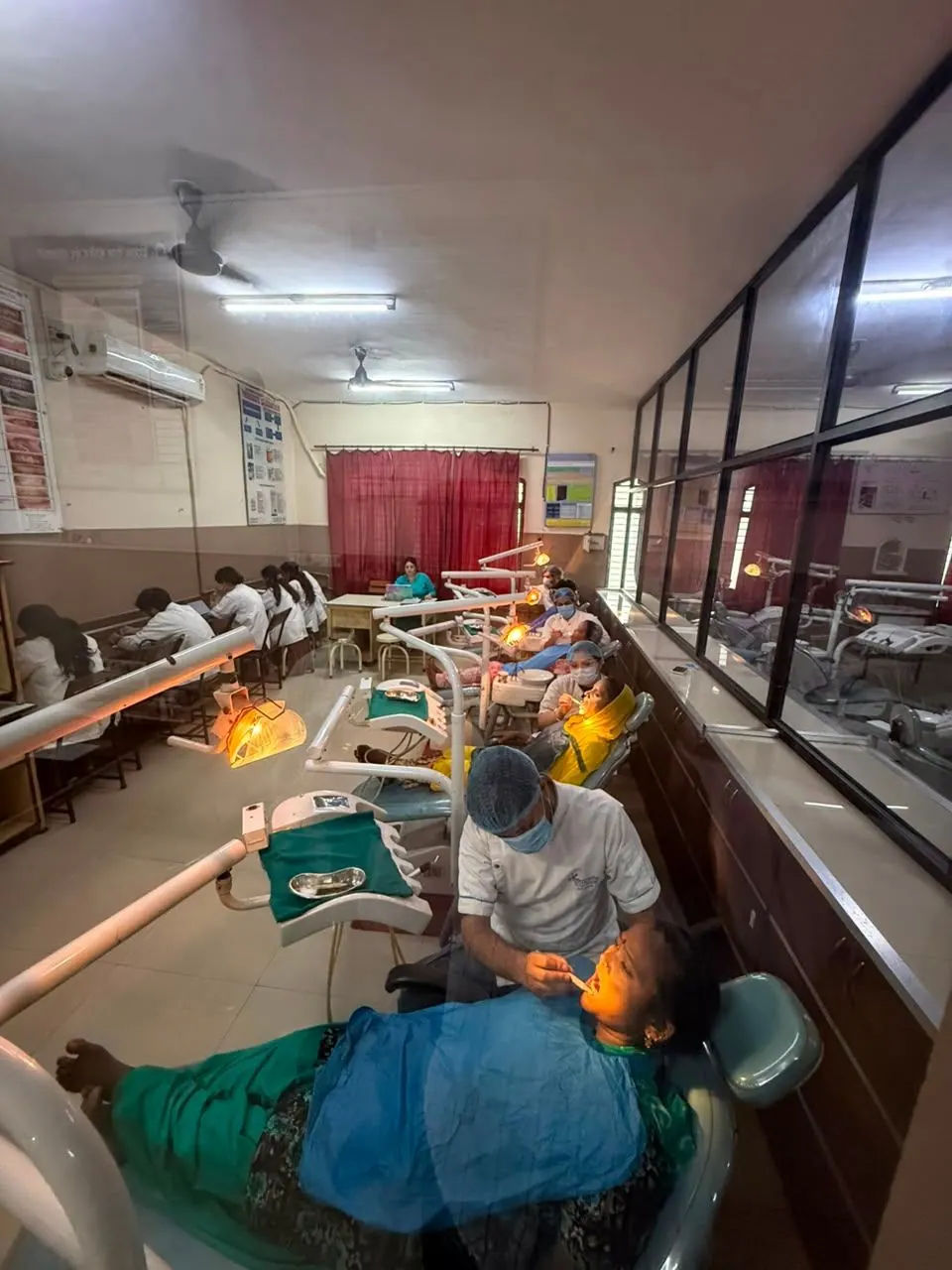 Air-conditioned clinical room, Department of Public Health Dentistry, Inderprastha Dental College