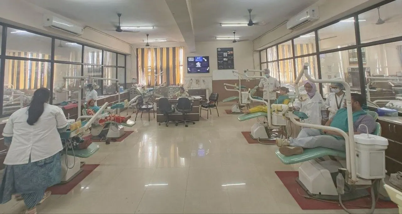 Air-conditioned clinical area, Undergraduate section (BDS), Department of Prosthodontics and Crown & Bridge, Inderprastha Dental College